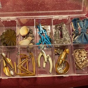 Bundle over 12 pairs of earrings.